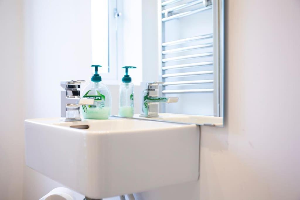 Bridge House Apartments - Free Parking Shottery Ngoại thất bức ảnh