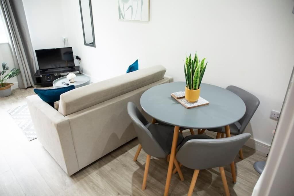 Bridge House Apartments - Free Parking Shottery Ngoại thất bức ảnh