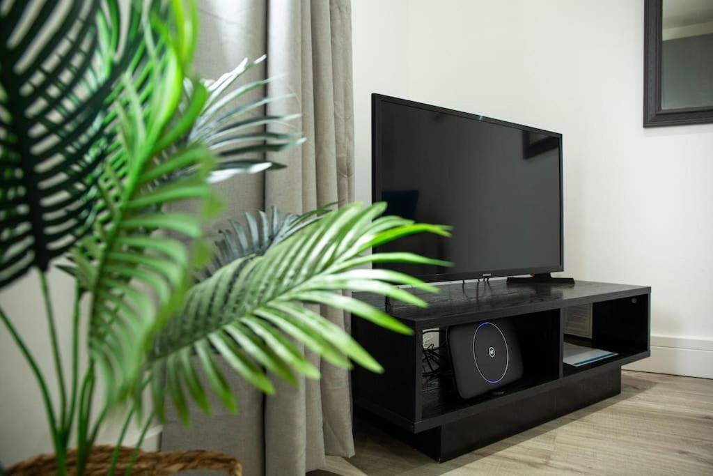 Bridge House Apartments - Free Parking Shottery Ngoại thất bức ảnh