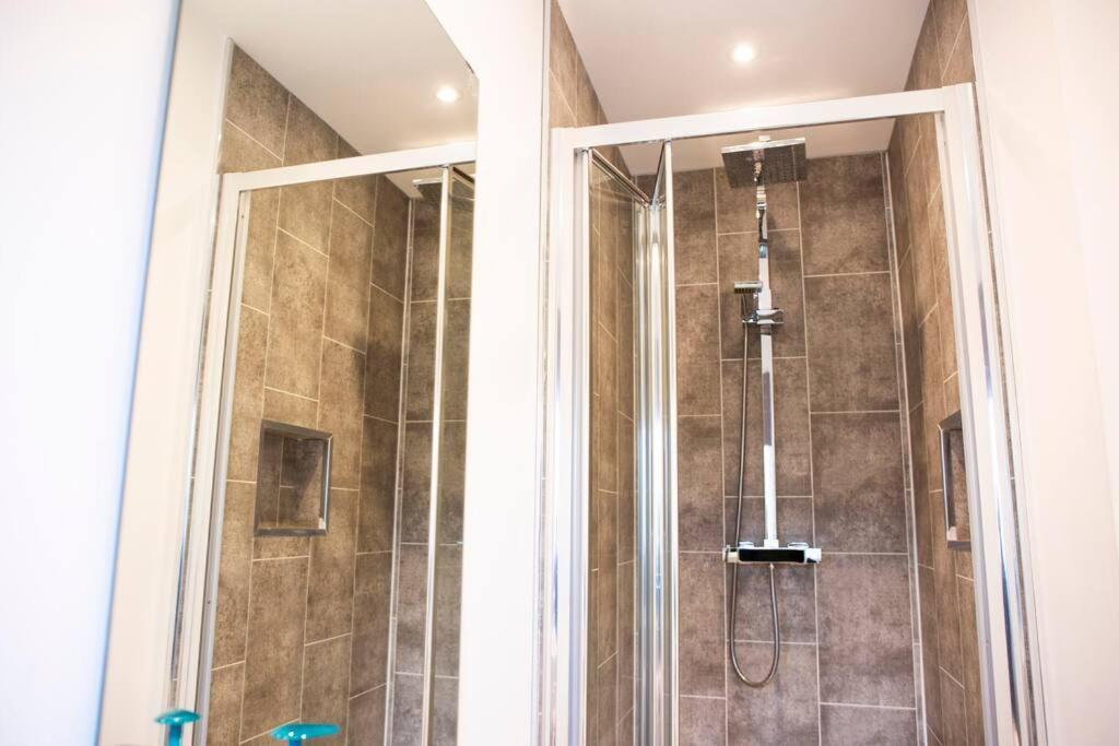 Bridge House Apartments - Free Parking Shottery Ngoại thất bức ảnh