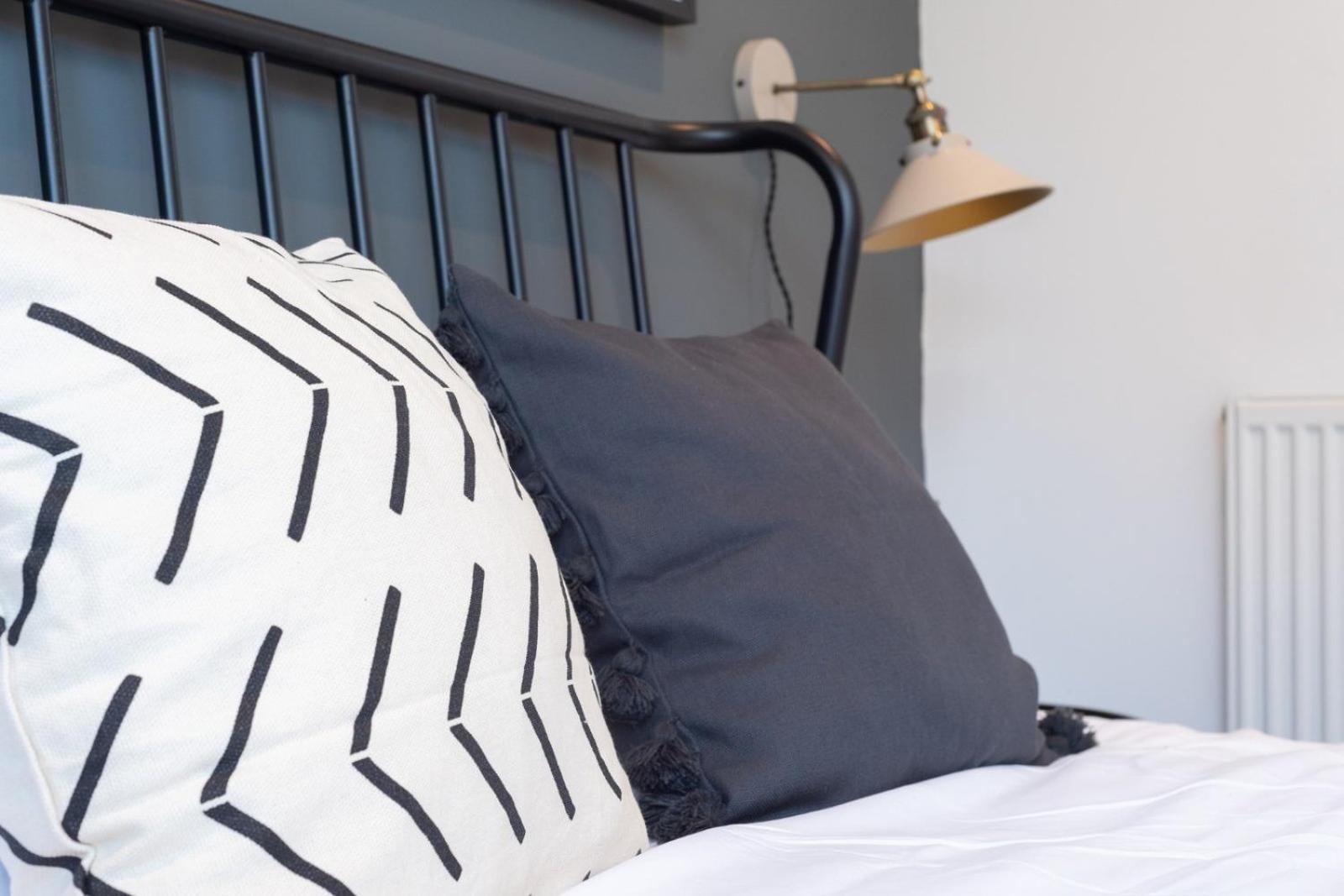 Bridge House Apartments - Free Parking Shottery Ngoại thất bức ảnh